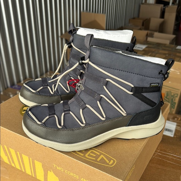 Keen Black and Red Winter Boots - Picture 3 of 8